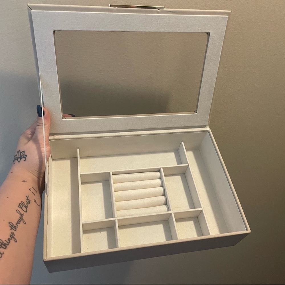 super cute velvet jewelry box